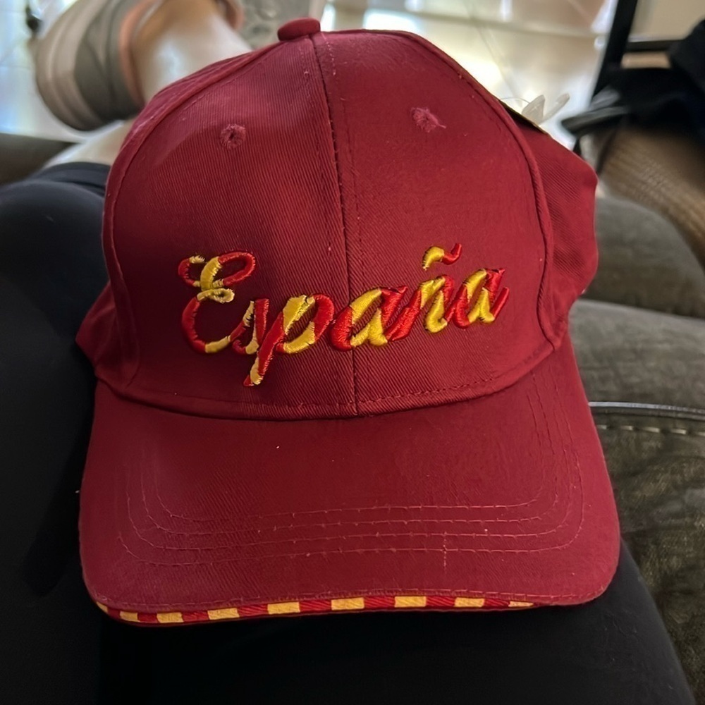 Wonderful red hat “España “
